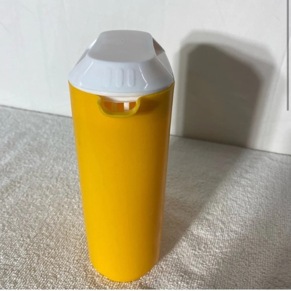 Vintage Rubbermaid Yellow Handleless Pitcher With Lid - Picture 3 of 13